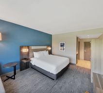 Holiday Inn Express & Suites-Eglin Area Room