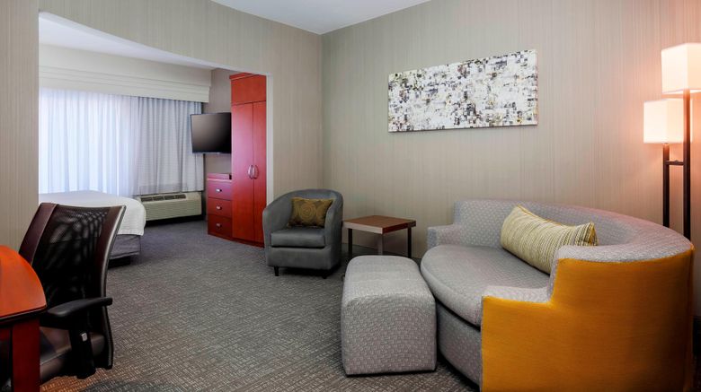 <b>Courtyard Dallas Arlington South Suite</b>. Images powered by <a href="https://www.leonardoworldwide.com/" title="Leonardo Worldwide" target="_blank">Leonardo</a>.