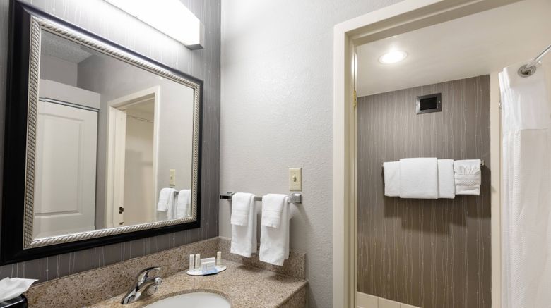 <b>Courtyard Dallas-Fort Worth/Bedford Room</b>. Images powered by <a href="https://www.leonardoworldwide.com/" title="Leonardo Worldwide" target="_blank">Leonardo</a>.