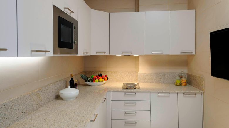 <b>Residence Inn by Marriott Kuwait City Room</b>. Images powered by <a href="https://www.leonardoworldwide.com/" title="Leonardo Worldwide" target="_blank">Leonardo</a>.