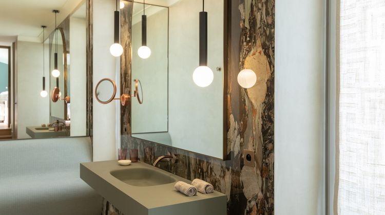 YNDO Hotel Room
