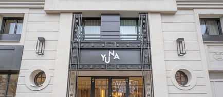 Yuna Porte Maillot Exterior