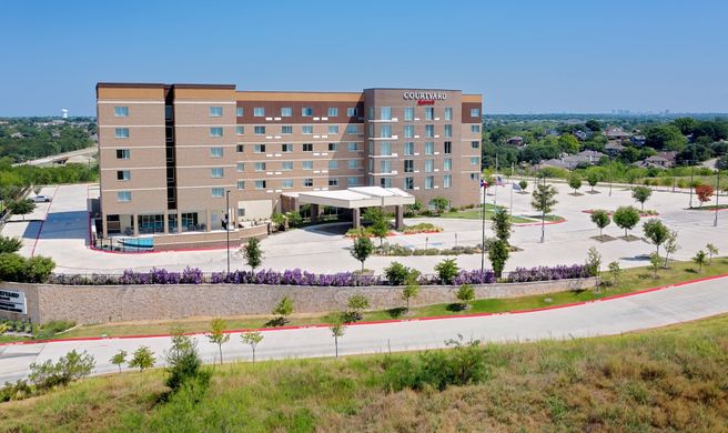 Courtyard Dallas Carrollton Conf Center Exterior