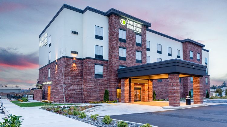 Cobblestone Hotel & Suites Exterior