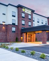 Cobblestone Hotel & Suites