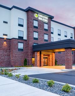 Cobblestone Hotel & Suites