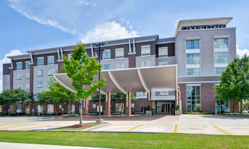 DoubleTree by Hilton Baton Rouge