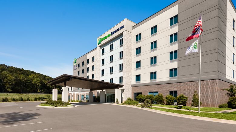 <b>Holiday Inn Express & Suites-Market St Exterior</b>. Images powered by <a href="https://www.leonardoworldwide.com/" title="Leonardo Worldwide" target="_blank">Leonardo</a>.