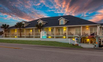 Ocean Sands Beach Boutique Inn - 1 Acre