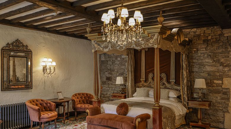 <b>Thornbury Castle Room</b>. Images powered by <a href="https://www.leonardoworldwide.com/" title="Leonardo Worldwide" target="_blank">Leonardo</a>.