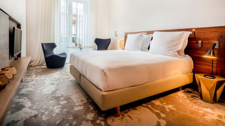 YNDO Hotel Room
