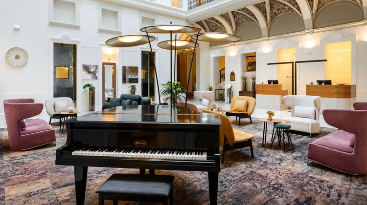 Hotel Moments Budapest Lobby