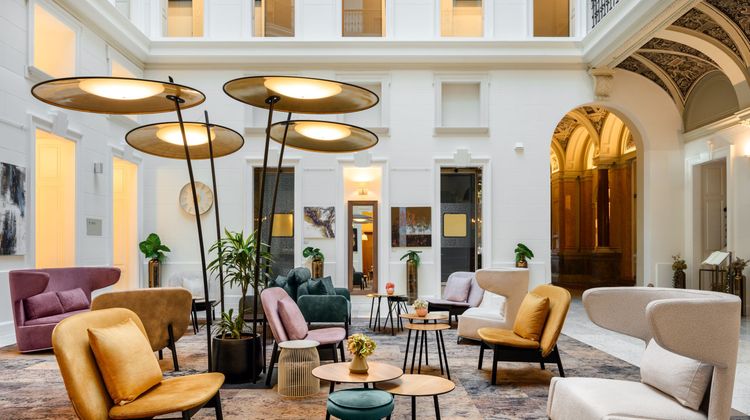 Hotel Moments Budapest Lobby
