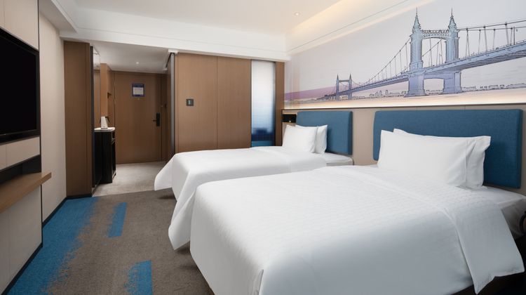 Hampton by Hilton University of Commerce Room
