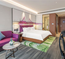 Hampton IQN Rainbow Room