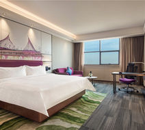 Hampton IQN Rainbow Room