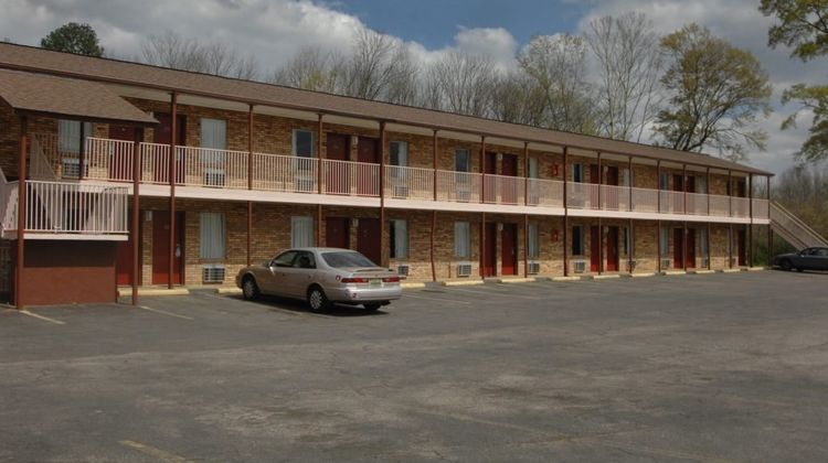 Red Carpet Inn Exterior