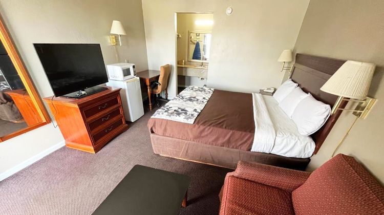Red Carpet Inn Room
