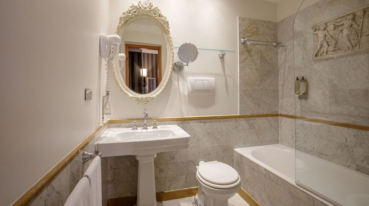 Hotel Royal Court Room
