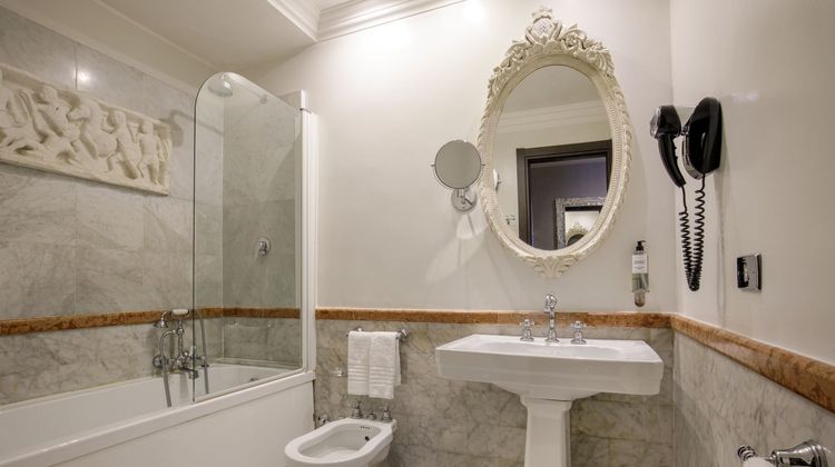 Hotel Royal Court Room