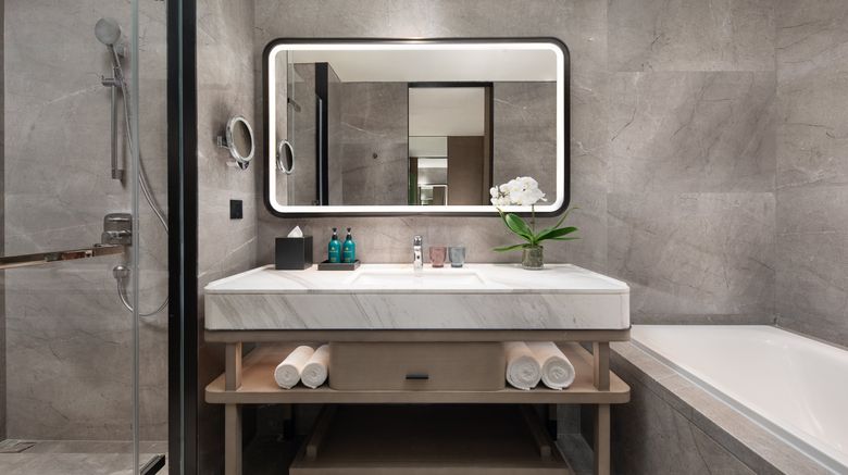 <b>Crowne Plaza Jingmen Room</b>. Images powered by <a href="https://www.leonardoworldwide.com/" title="Leonardo Worldwide" target="_blank">Leonardo</a>.