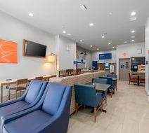 Holiday Inn Exp Suites Bronx NYC Exterior