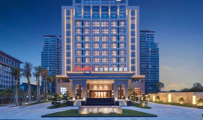 Hampton by Hilton Railway Statiion Exterior