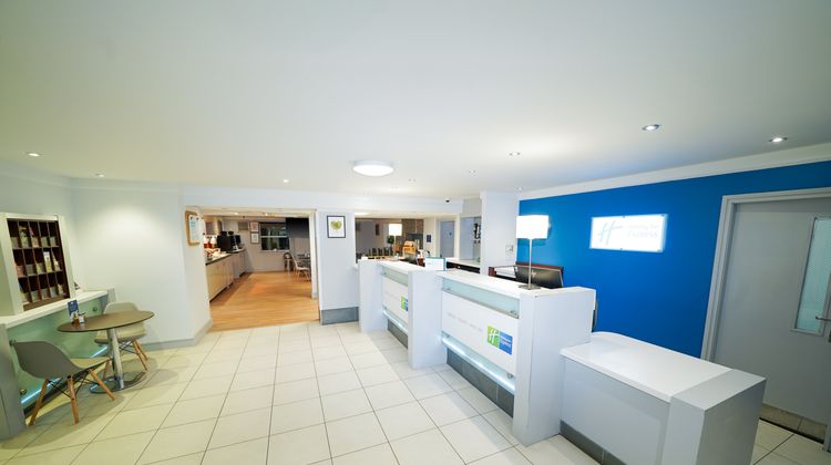 Holiday Inn Express Leeds East Exterior