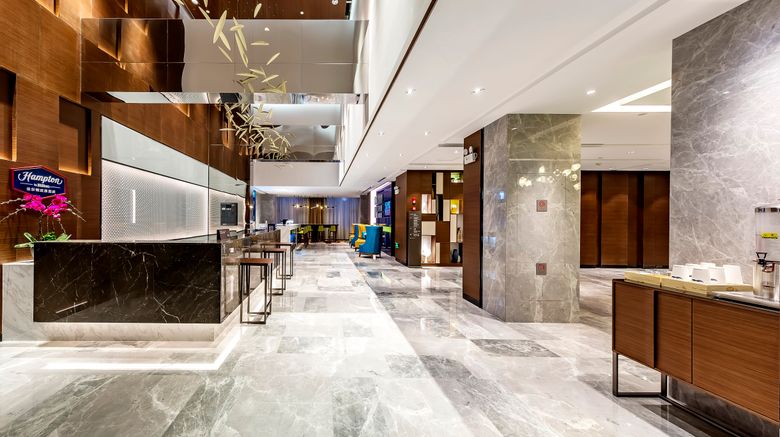 <b>Hampton by Hilton Lijiang Old Town Lobby</b>. Images powered by <a href="https://www.leonardoworldwide.com/" title="Leonardo Worldwide" target="_blank">Leonardo</a>.