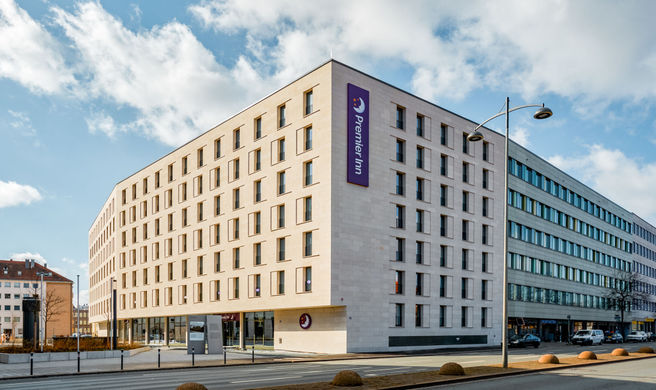 Premier Inn Nurnberg City Opernhaus Exterior