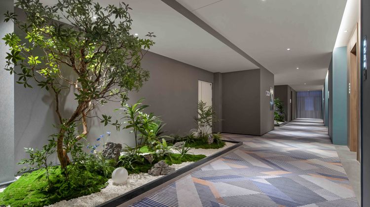 Holiday Inn Express Central Avenue Lobby