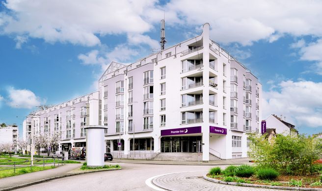 Premier Inn Stuttgart Bad Cannstatt Exterior