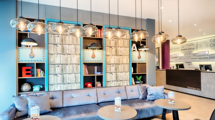 Premier Inn Stuttgart Bad Cannstatt Lobby