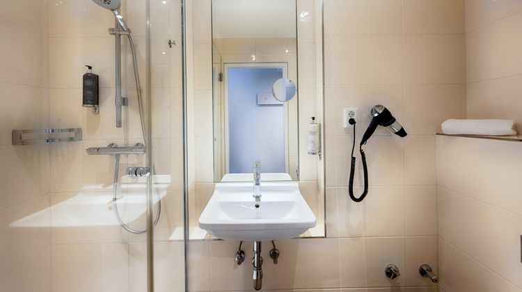 Premier Inn Stuttgart Bad Cannstatt Room