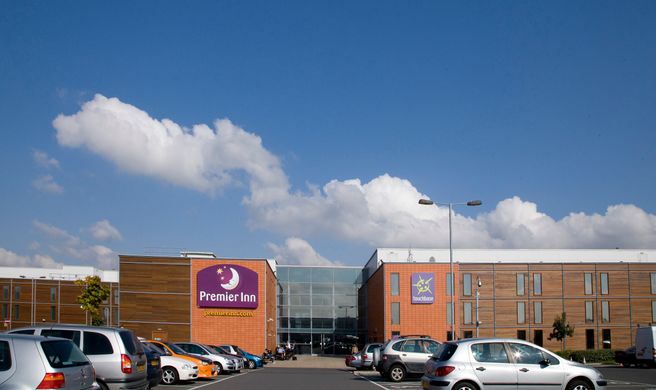 Premier Inn London Heathrow A. (Bath Rd) Exterior