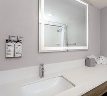Holiday Inn Express Suites Oceanfront Room