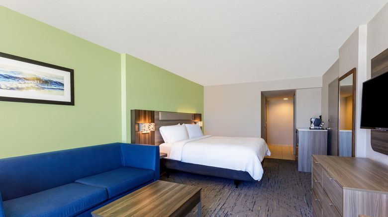<b>Holiday Inn Express Suites Oceanfront Room</b>. Images powered by <a href="https://www.leonardoworldwide.com/" title="Leonardo Worldwide" target="_blank">Leonardo</a>.