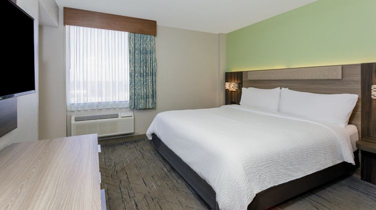 Holiday Inn Express Suites Oceanfront Suite