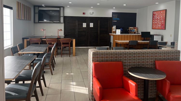 Holiday Inn Express N Evansville Restaurant
