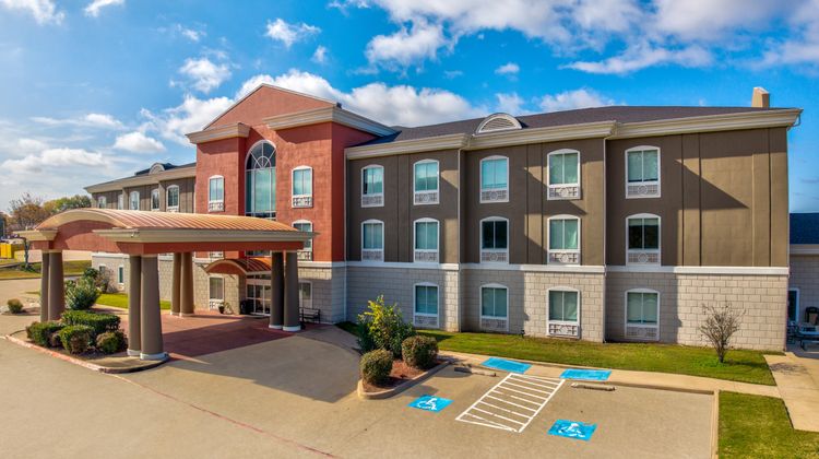 Holiday Inn Express Hotel & Suites Exterior