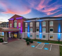 Holiday Inn Express Hotel & Suites Exterior