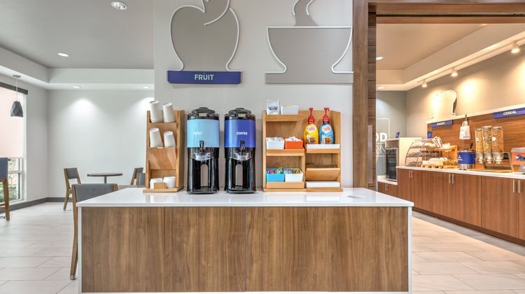 Holiday Inn Express Hotel & Suites Room