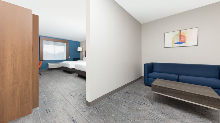 Holiday Inn Express Hotel & Suites Suite
