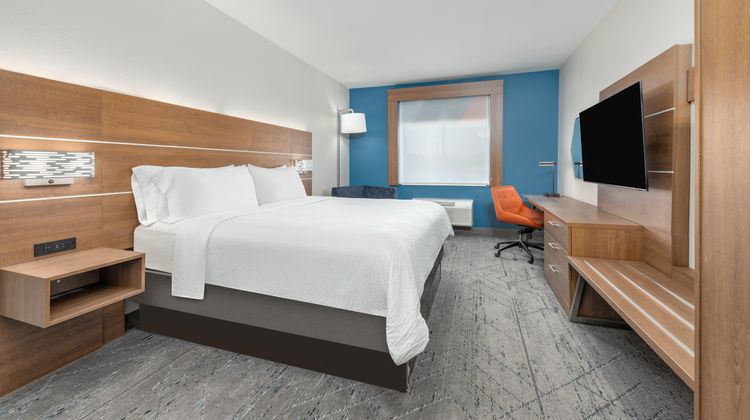 Holiday Inn Express Hotel & Suites Room