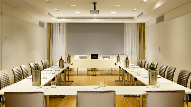 <b>UNAHOTELS Century Milano Meeting</b>. Images powered by <a href="https://www.leonardoworldwide.com/" title="Leonardo Worldwide" target="_blank">Leonardo</a>.