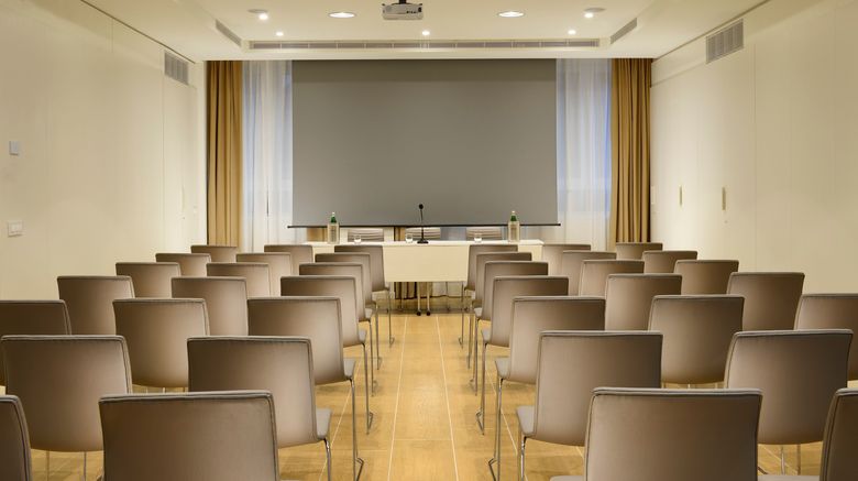 <b>UNAHOTELS Century Milano Meeting</b>. Images powered by <a href="https://www.leonardoworldwide.com/" title="Leonardo Worldwide" target="_blank">Leonardo</a>.