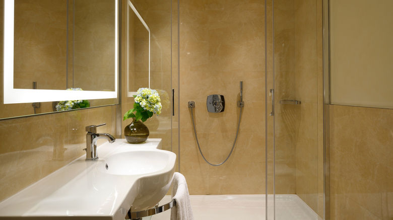 <b>UNAHOTELS Century Milano Room</b>. Images powered by <a href="https://www.leonardoworldwide.com/" title="Leonardo Worldwide" target="_blank">Leonardo</a>.