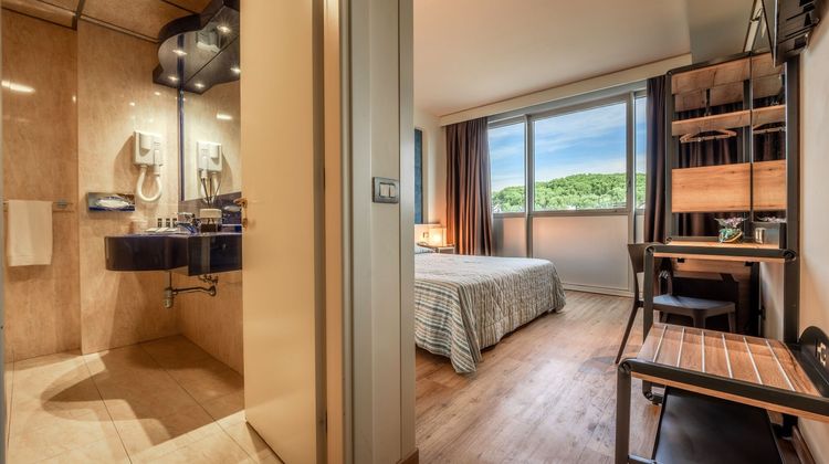 Galilei Hotel Room