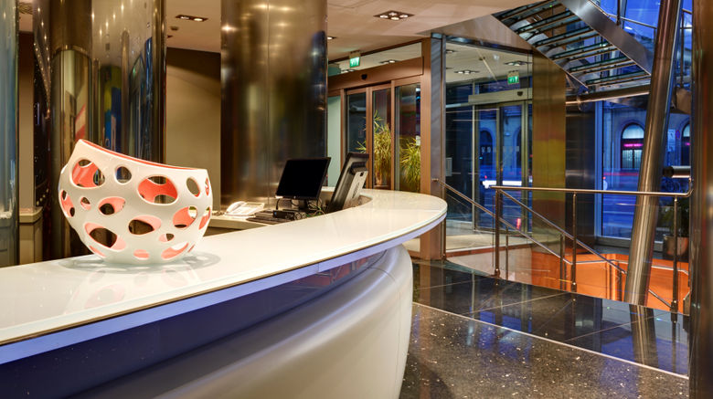 <b>UNA HOTELS Bologna Center Lobby</b>. Images powered by <a href="https://www.leonardoworldwide.com/" title="Leonardo Worldwide" target="_blank">Leonardo</a>.