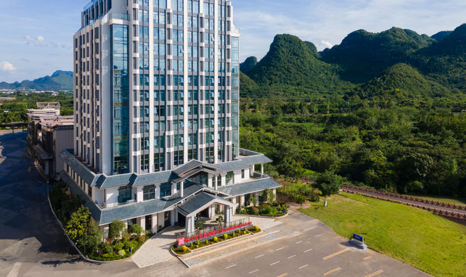 Hilton Garden Inn Xingyi Wanfenglin Exterior